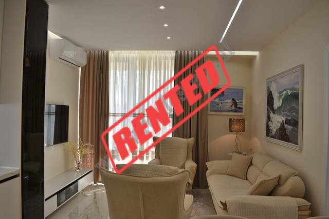 Apartament modern 2+1 me qira ne rrugen Mine Peza, pjese e Golden Tower Residence ne Tirane.
Eshte 